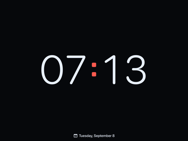 Long Lasting Clock’s Digital face on an iPad in landscape, with the date in English